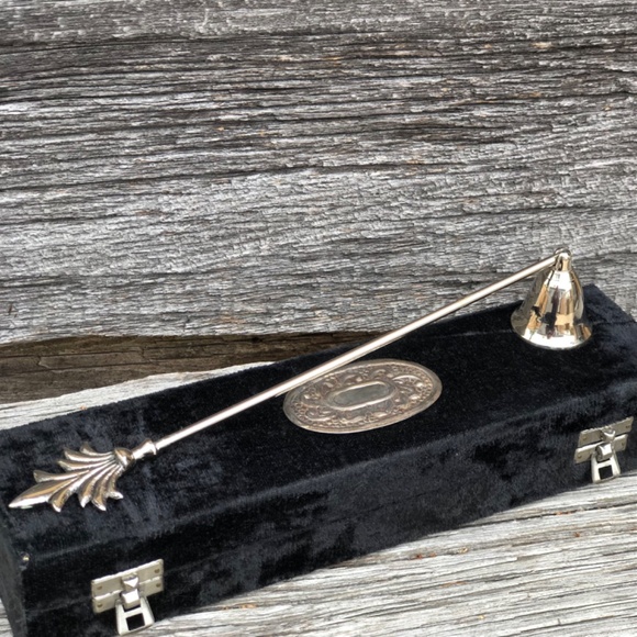 Candle Snuffer in black velvet box - Picture 8 of 13